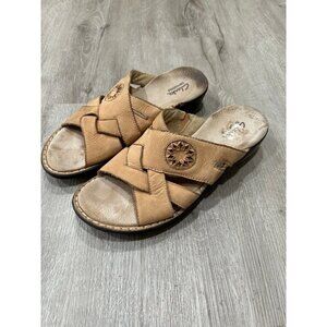 Clarks Bendables Suede Tan Leather Slide On Sandals Women's Size 8